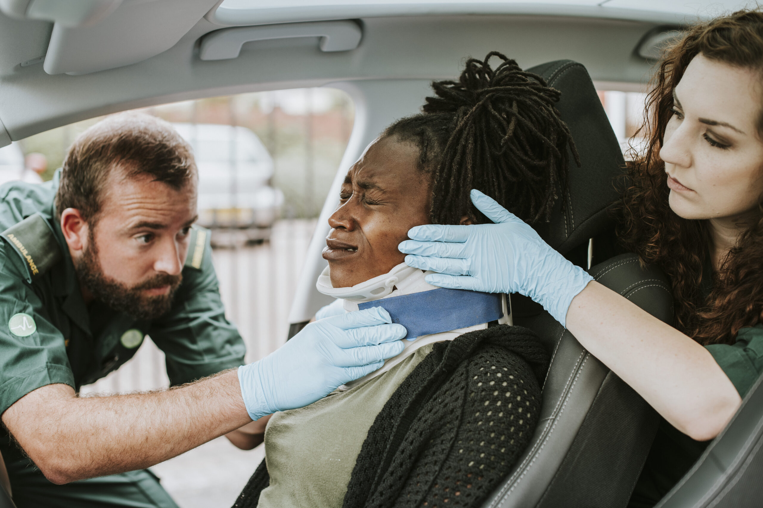 paramedic helping a woman on a car accident